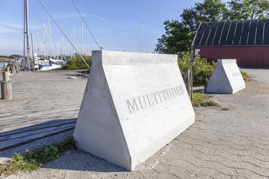 Billede af skulpturen 'Multitudes'
